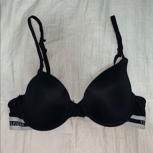 TOMMY BLACK PUSH UP BRA!